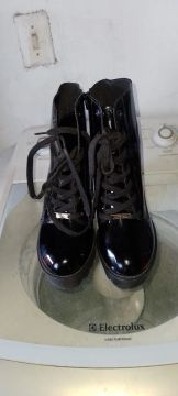 Botas pretas de plataforma