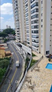 Apartamento de frente para locação com 2 quartos, sendo uma suíte, em um andar alto