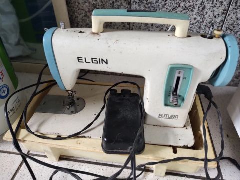 Máquina de Costura Elgin Futura