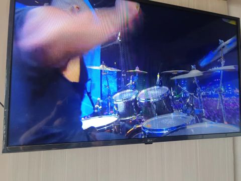 TV LG Smart 4K - Tela Grande - Ótimo Estado