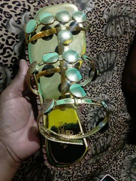 Percata rasteirinha nova nunca foi usada cor dourado 