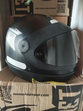 Capacete estilo San Marino, preto fosco com viseira fumê