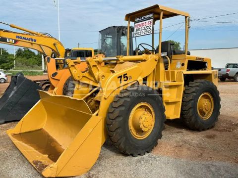 Pá Carregadeira Michigan 75III - Versatilidade e Robustez para Suas Operações