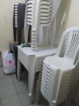 Cadeiras Plásticas Brancas - Pacote com 10