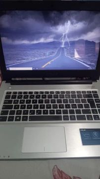 Notebook Asus com tela de 15.6 polegadas