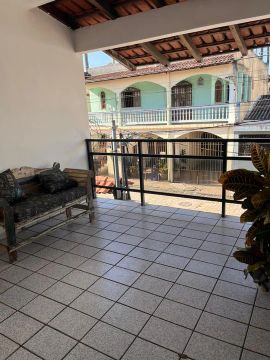 Sobrado para venda possui 216 metros quadrados com 5 quartos em IBES - Vila Velha - ES