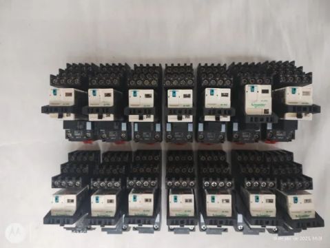 Relé da Schneider 8 contatos 4nf 24v