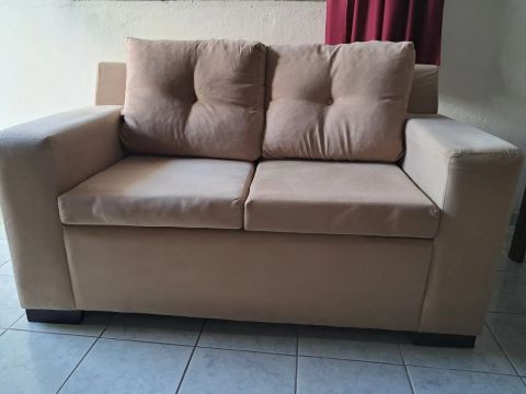 Sofá de 2 lugares em ótimo estado
