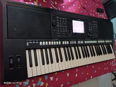 Teclado Yamaha PSR-S750