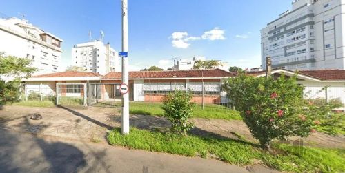 Terreno de 263 m², localizado em uma área valorizada próximo ao Lindóia Tênis Clube. Possu