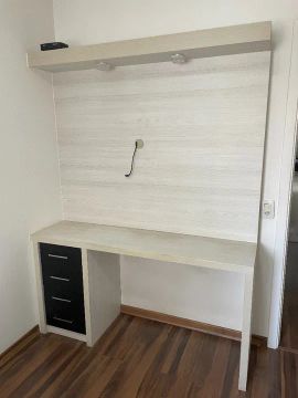 Painel com Bancada (escrivaninha ou penteadeira) e Gaveteiro para Quarto ou Escritório