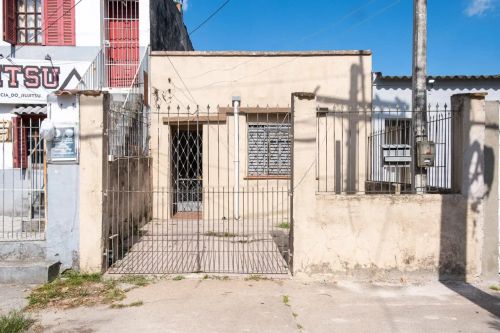 Casa com 3 dormitórios e 1 vaga para alugar, 117 m² - Fragata - Pelotas/RS. Agende sua vis