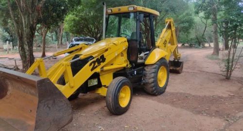 Retroescavadeira JCB 214e 4x2