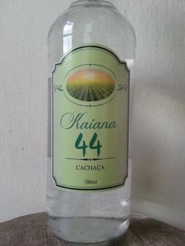 Fina Cana; Aguardente branca, envelhecida e com sabores.