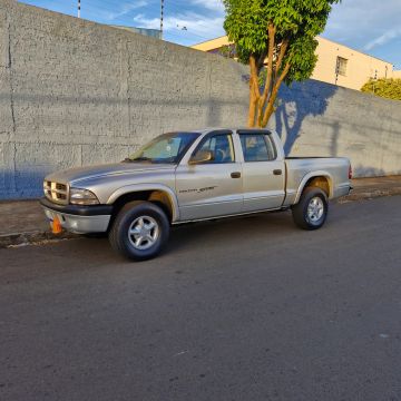 Dakota c.dupla V8 automática 2001