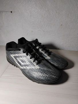 Chuteira society Umbro