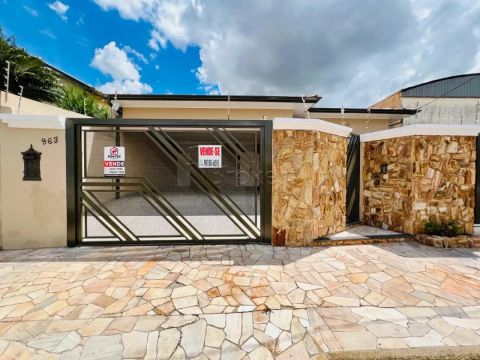 Excelente Casa à Venda | 164m² + Edícula ? Total 207m² | Terreno de 331m²