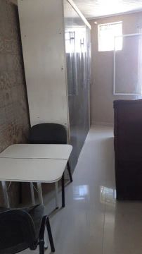 Alugo parte de cima de sobrado no Capão Raso com 01 peça grande