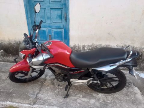 Moto titan completa 