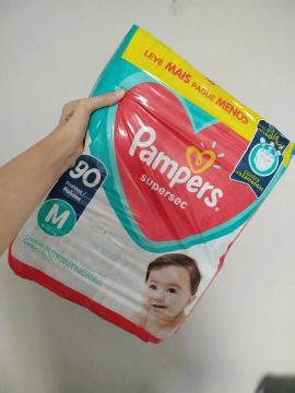 2 Fraldas Pampers Supersec Tamanho M - Pacote com 90 unidades