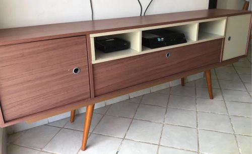 Rack de TV Moderno em Madeira