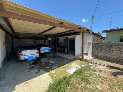 Casa com 3/4 sendo uma suite, garagem em L, lajeada e escritura particular. 