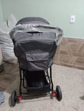 Carrinho de Bebê -  Prático e Confortável