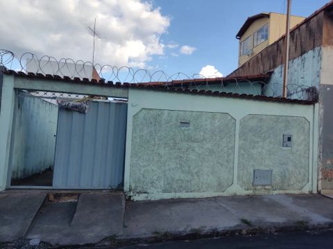 BARRACAO vila Guilhermina próximo ao BH SUPERMERCADO 