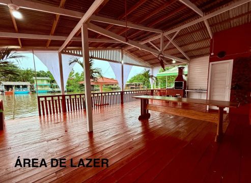 Casa porteira fechada no Ariri com 3 decks pra banho de rio 
