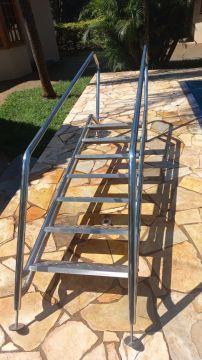 Escada para Piscina reforçada 7 degraus 