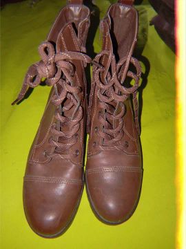 Bota Marrom