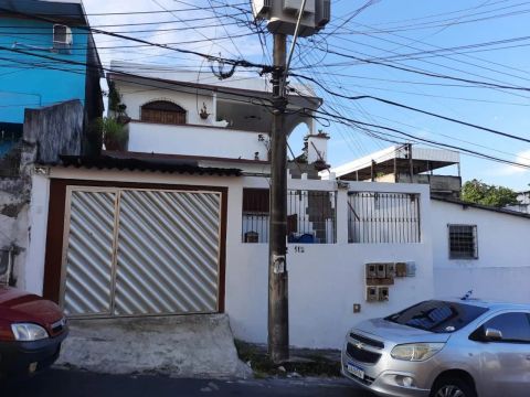 Casa no bairro Alvorada próximo ao Atak.