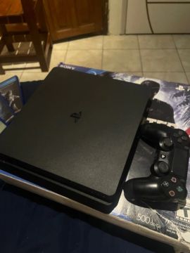 PS4 Slim com controle + jogos 