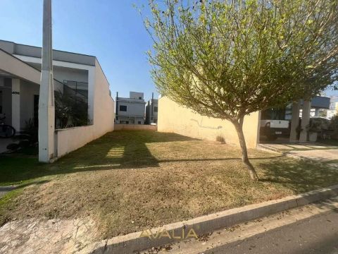 Terreno Exclusivo em Condomínio com ótima localização