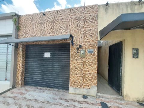 Alugo casa com ponto comercial