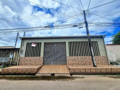 Casa a venda com 3 quartos no Aponiã PRONTA PARA FINANCIAR - Porto Velho - RO