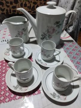 Antigo Jogo de café em Porcelana Real 
