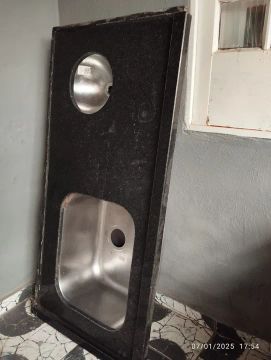 Pia de Granito com cuba de inox - cor preta