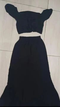 Conjunto cropped e saia longa preta