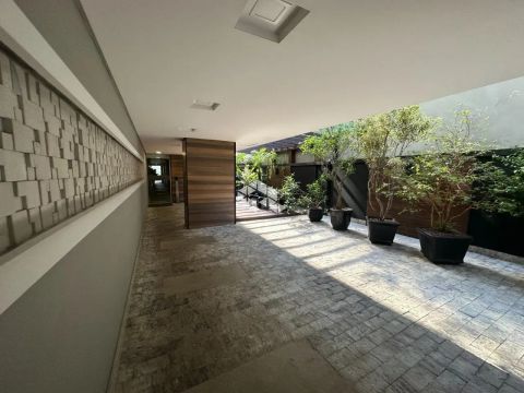 APARTAMENTO REFORMADO COM 2 QUARTOS SENDO 1 SUÍTE NO CENTRO DE FLORIANÓPOLIS