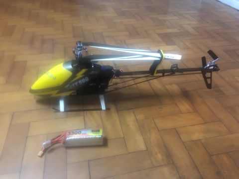 Helicóptero de controle remoto T-Rex 500