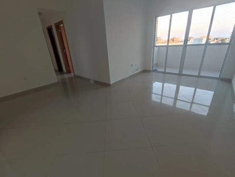 Apto com 2 quartos sendo 1 suíte, em Riviera Fluminense - Macaé - RJ