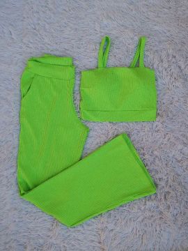 Conjunto canelado calça flare + croped com bojo (TAM Unico) 