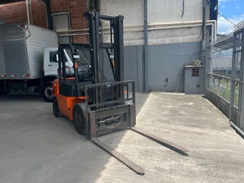 Empilhadeira 3.500