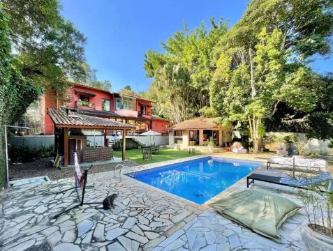 Seu Refúgio dos Sonhos no Cond. Paisagem Renoir III: 4 Dormitórios, Piscina e Total Privac