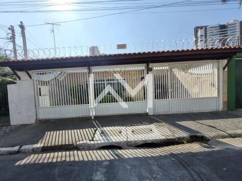 Desfrute do Máximo Conforto e Sofisticação em uma Casa Completa com 5 Quartos, Área de Laz