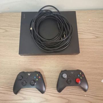 Promoção Xbox One X 2 Controles 4K 1 TB Zerado<br>( ACEITO CREDISHOP)