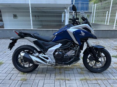 Honda NC750x  ( km baixo ) 