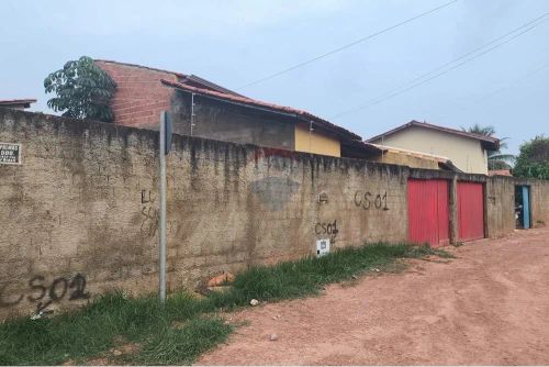 CASA COM 2 KITNETS A VENDA NO SETOR BRASIL