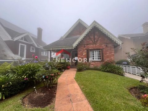Casa de condomínio em Das Bromélias - Centro - Canela/RS
